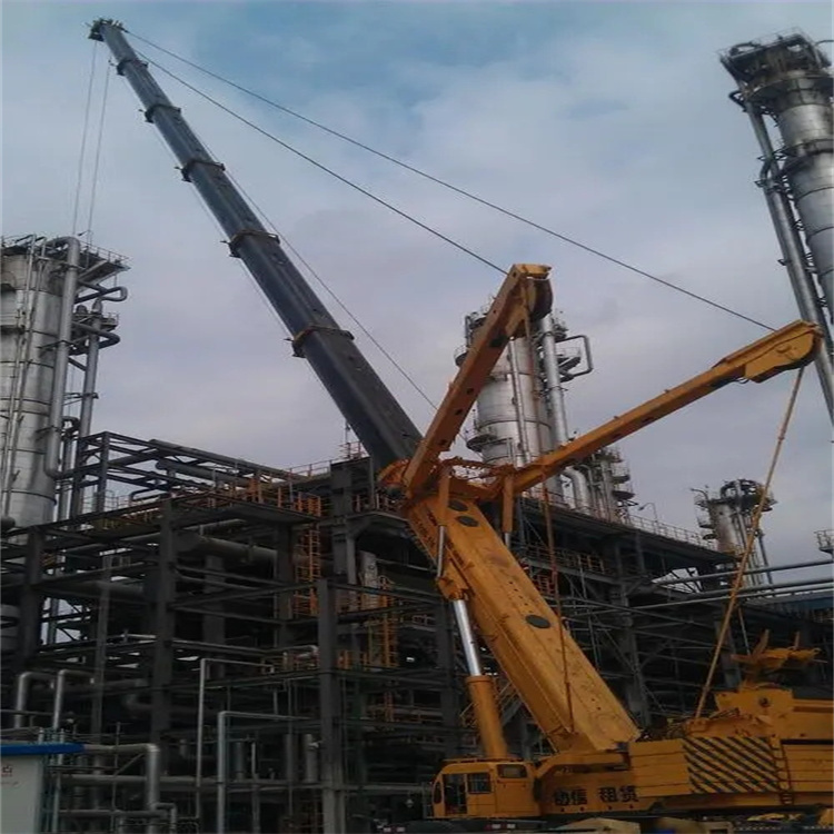 港口吊板房的吊车