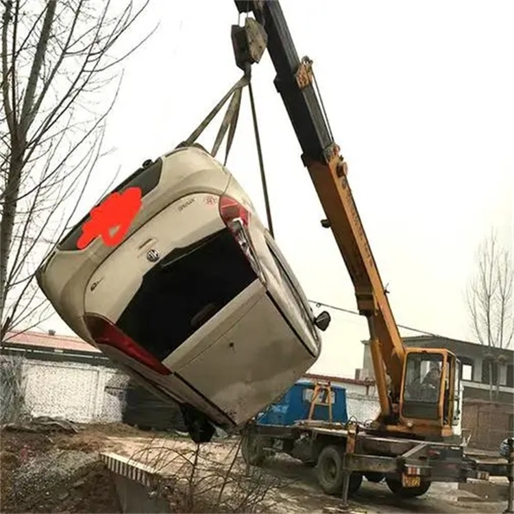 港口吊车救援小汽车怎么吊